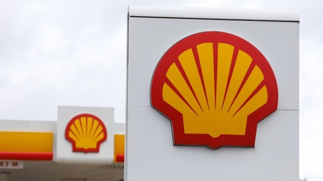 Royal Dutch Shell се опитва да реши дали да наложи