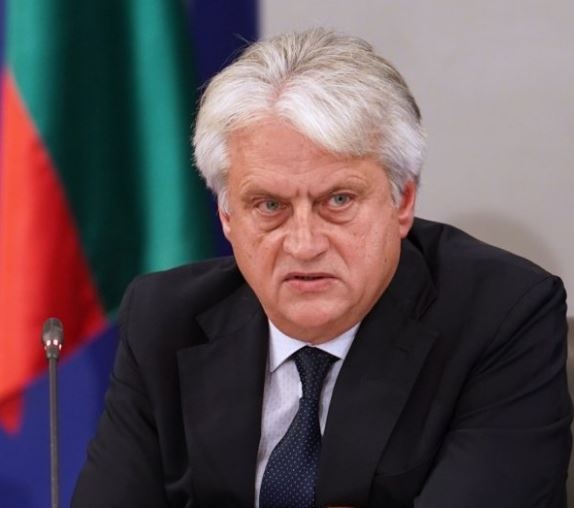 Служителите на пътна полиция вече да не се крият докато