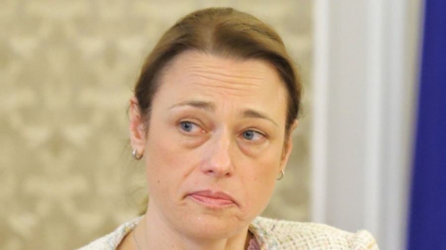 Ива Митева: Няма да има извънредно заседание на парламента във вторник