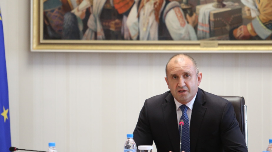 Държавният глава Румен Радев подписа указите за назначаване на служебно