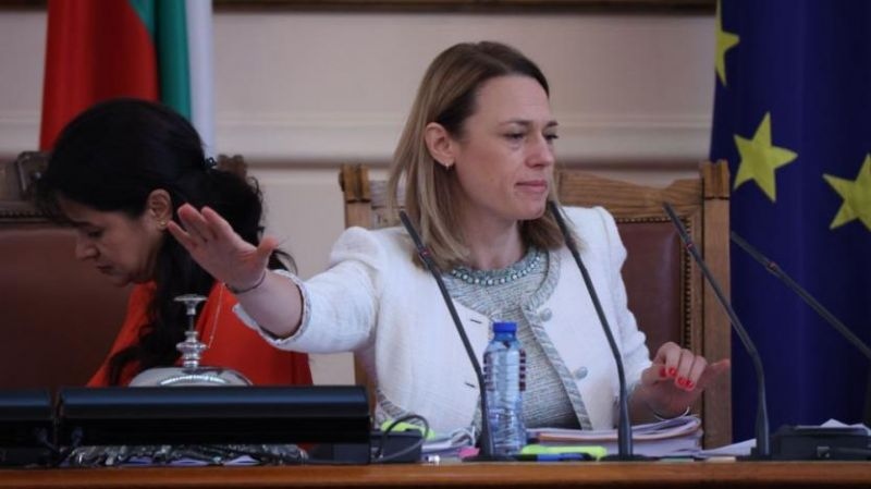 Председателят на парламента Ива Митева закри последното заседание на 46 ото