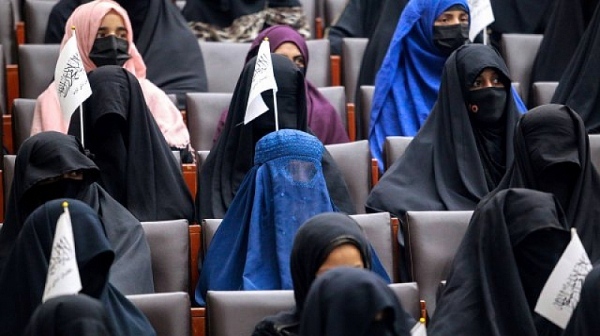 Талибаните спират достъпа на момичета до средните училища в Афганистан