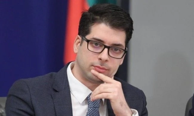 Пеканов: Няма стратегия за изваждане на въглищните централи от употреба