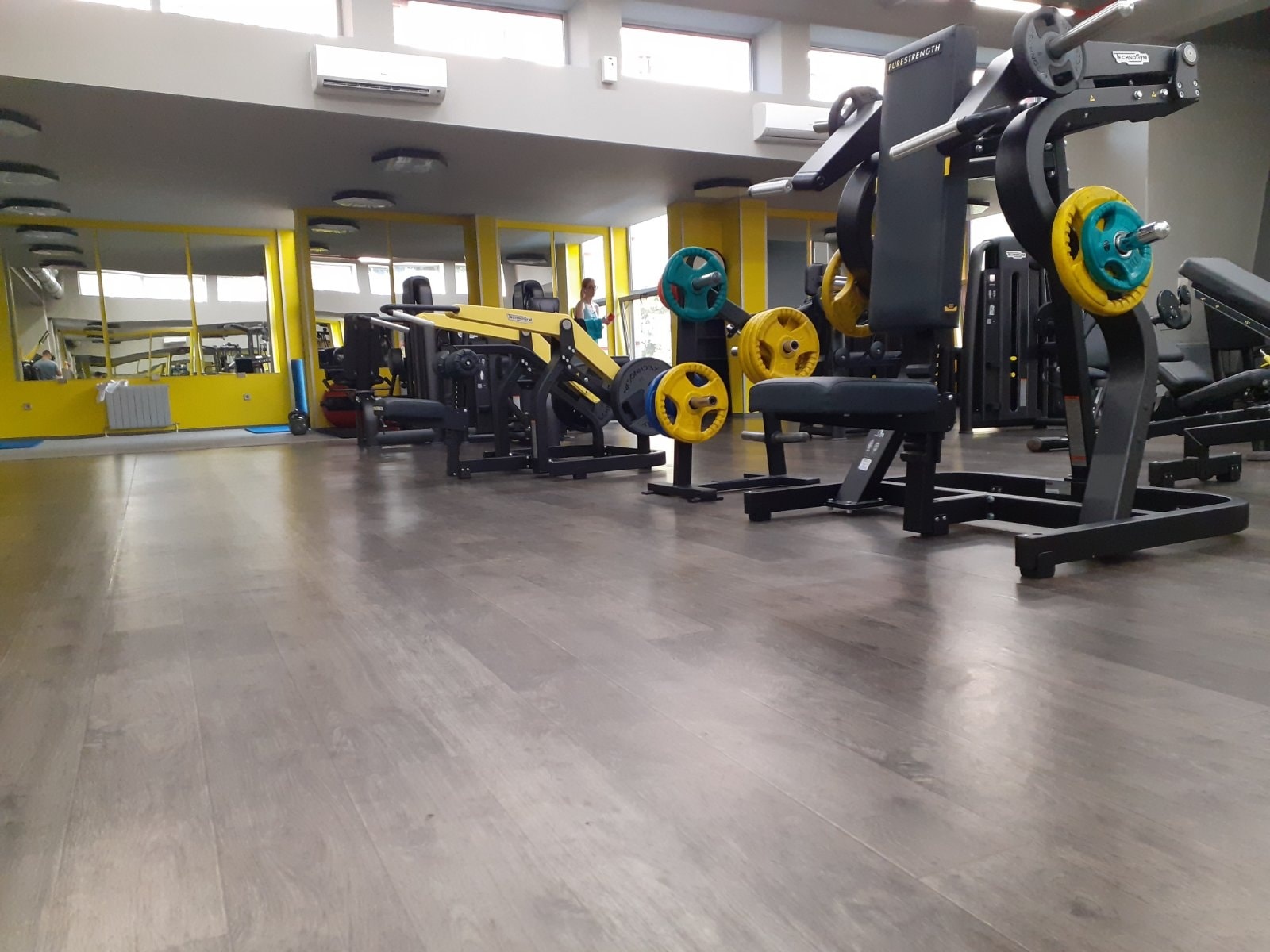 Фитнес център The RED GYM в столичния квартал Стрелбище сткриктно