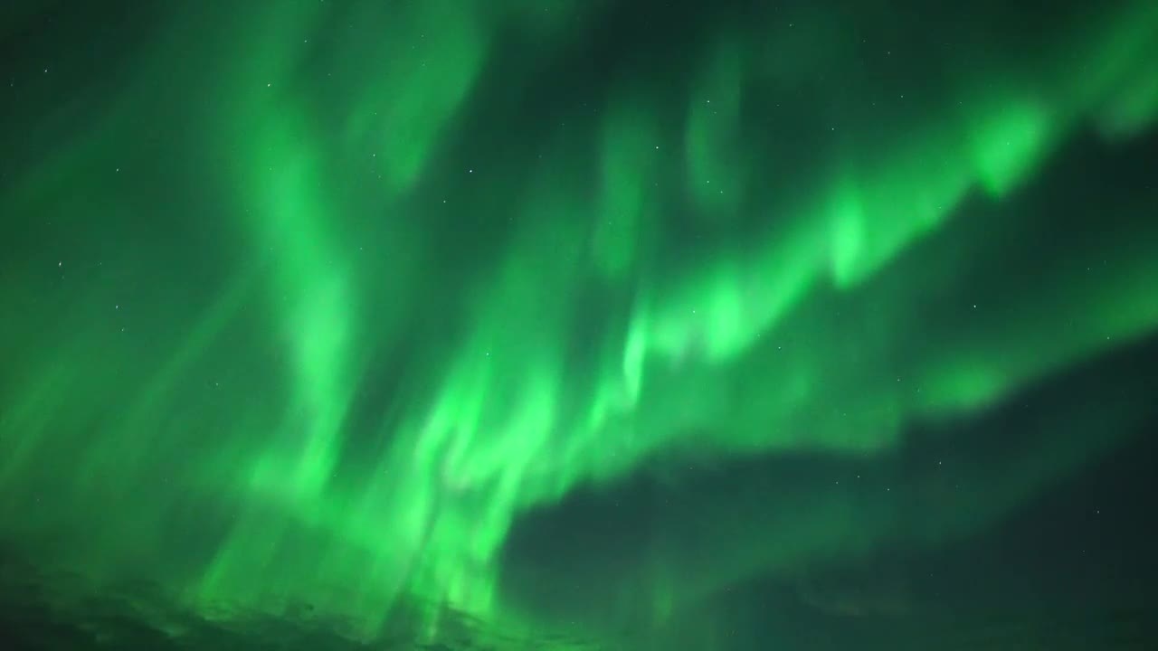 Спиращото дъха Северно сияние бе заснето над руския град Мурманск