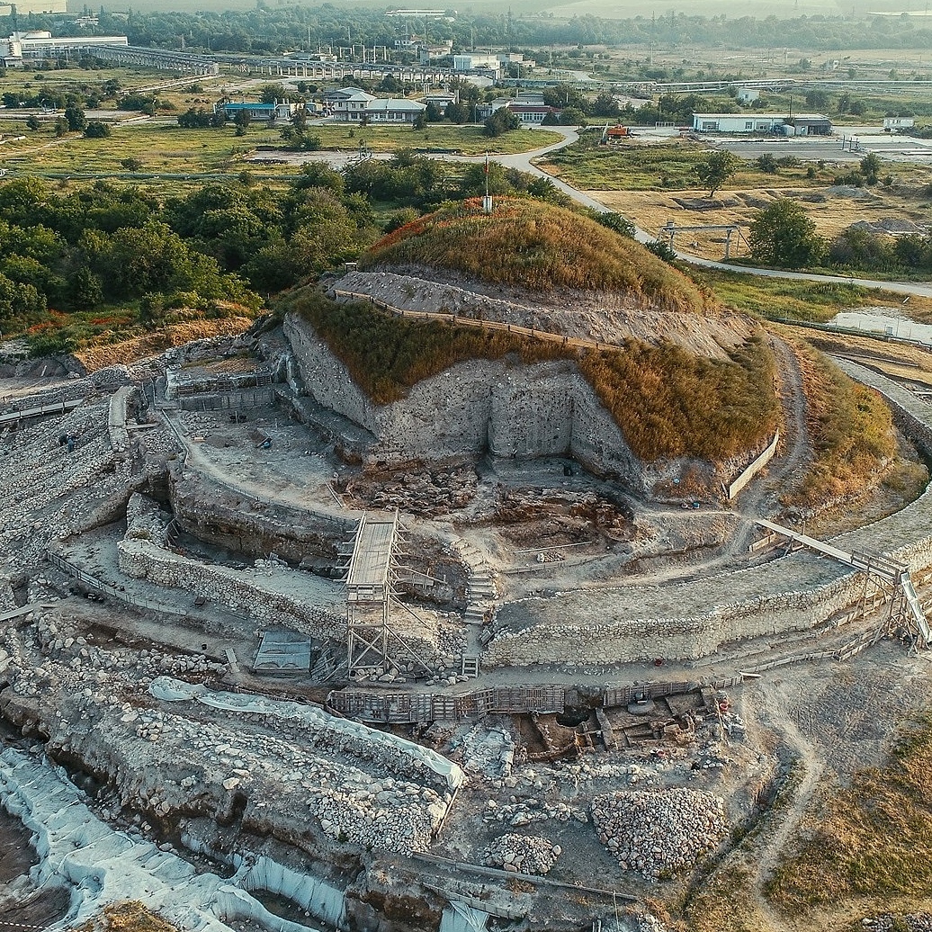Археолози откриха уникална находка при разкопките на Солницата край Провадия
