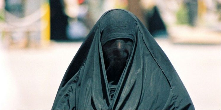 Новият кмет на Кабул нареди на жените работещи в общински