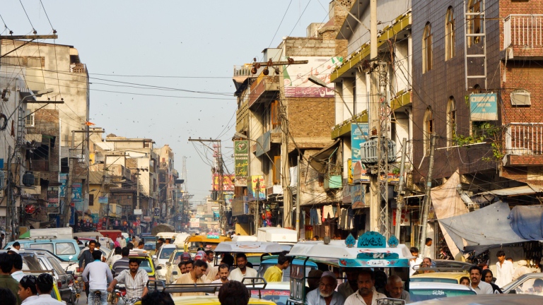 В Пакистан група мюсюлмански радикали откриха стрелба от автомати по