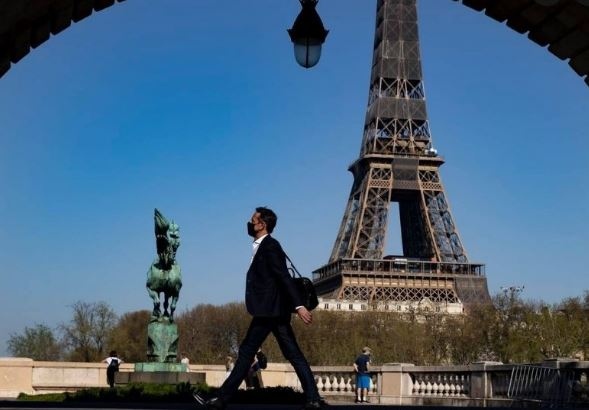 Във Франция без здравен паспорт хората са обречени на липса