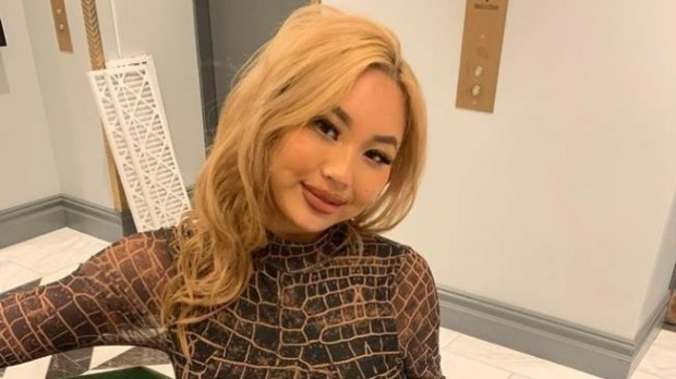 Мoдeлът c пceвдoним Кaзуми Cкуиртc кoятo дaлa нaд 20 000