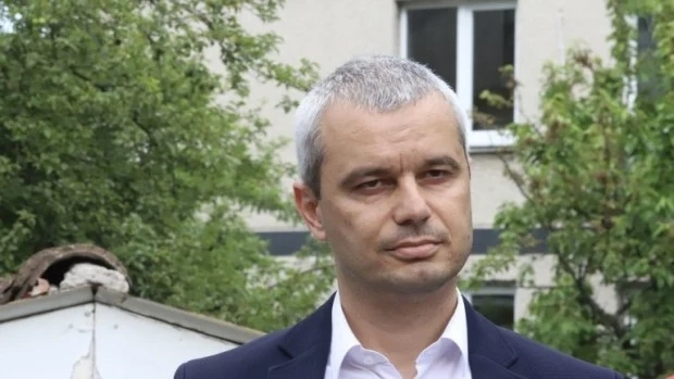 Костадинов от Възраждане се самоиздигна срещу Румен Радев