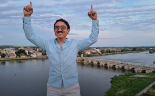 Палавият мустак на поп фолка Милко Калайджиев днес празнува голям юбилей