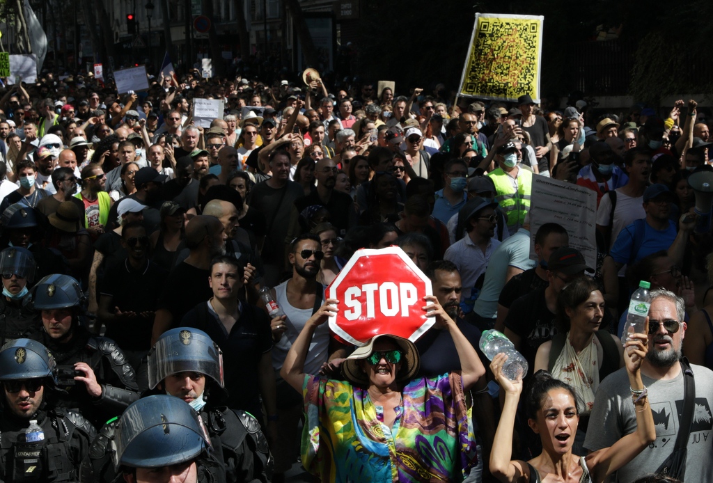 Десетки хиляди души за поредна 11 а събота протестираха днес в