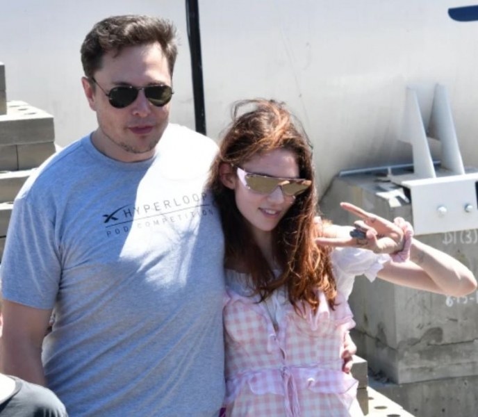 Илон Мъск и канадската певица Граймс са полуразделени Признанието направи