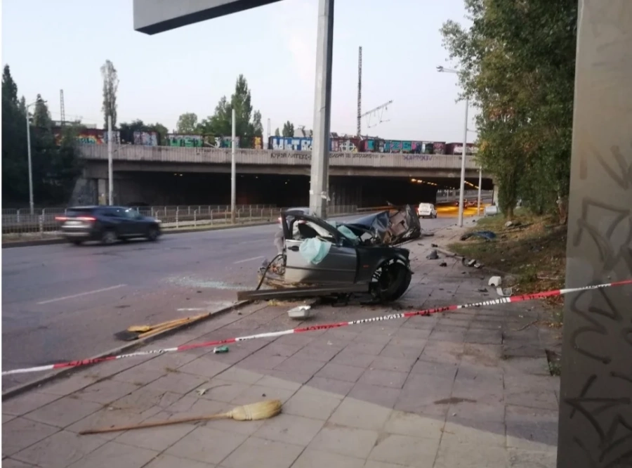 Двама пострадали при тежка катастрофа в София