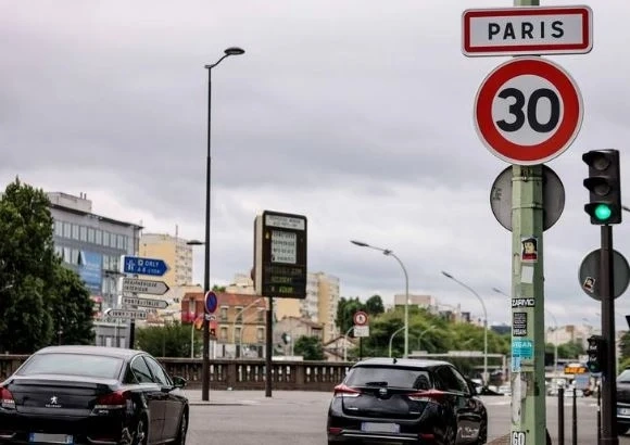 Париж ограничи скоростта на движение в градски условия от 50 на 30 км/ч