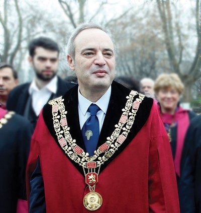 Инициативен комитет издига кандидатурата за президент на ректора на СУ