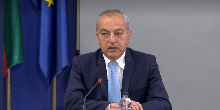 Възрастните хора заслужават по добър живот Те заслужават да имат достоен