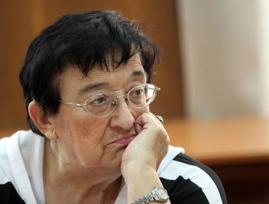 Мика Зайкова: Проф. Герджиков се качва на каруца, която върви назад