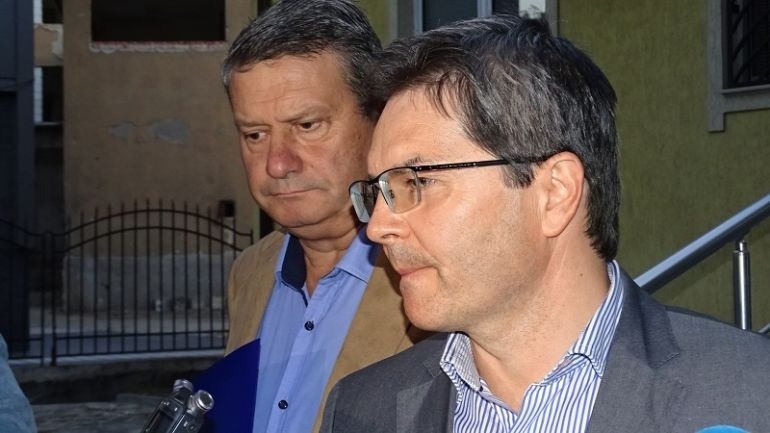 Повдигнаха 2 обвинения срещу задържания за убийството на родителите си