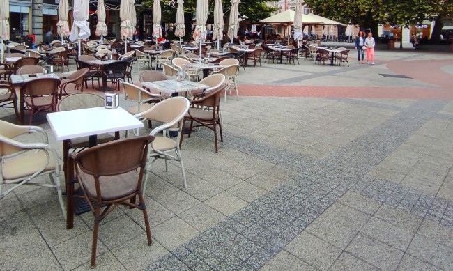 247 заведения за обществено хранене 180 търговски обекта 63 нощни