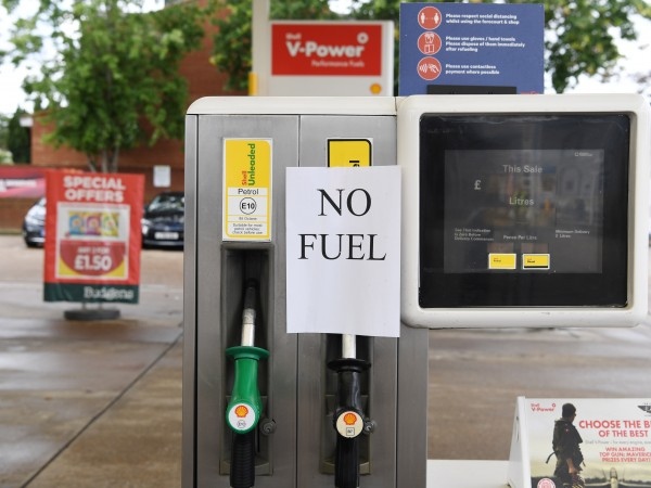 Защо във Великобритания се стигна до липса на шофьори и