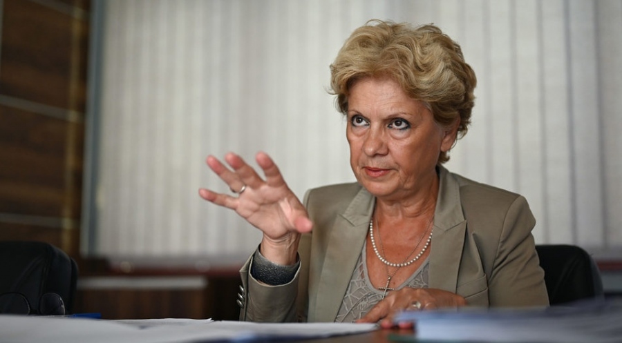 Виолета Комитова пред протестиращите: Намерихме пари, ще ви се издължим