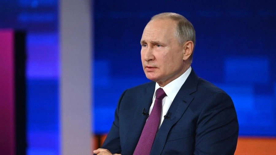Руският президент Владимир Путин става на 69