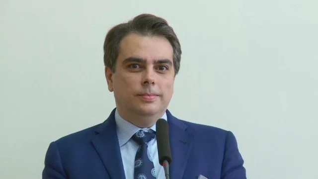 И Асен Василев бил с офшорна фирма, но преди да стане министър