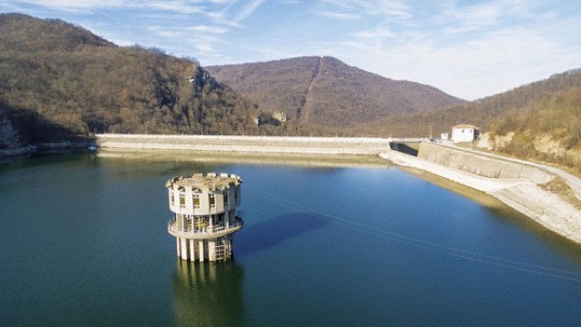 Поради очакваните непрекъснати валежи в следващите дни в цялата страна