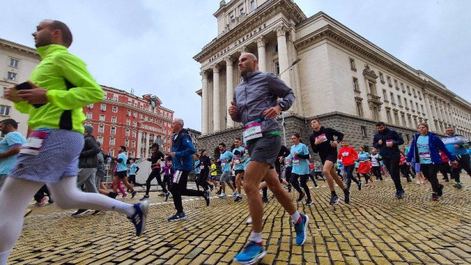 Туркинята Ердал Тубай и кениецът Дънкан Коеч постигнаха победи в