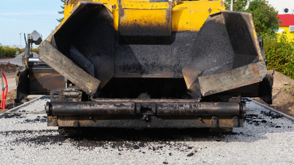 Около 3000 души и тежка механизация от около 100 пътни