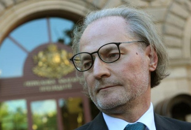 Нелепите очила на кандидата за президент на Демократична България Лозан