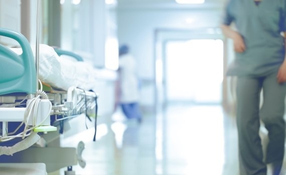 Болници искат неваксинираните срещу COVID-19 да заплащат част от лечението си