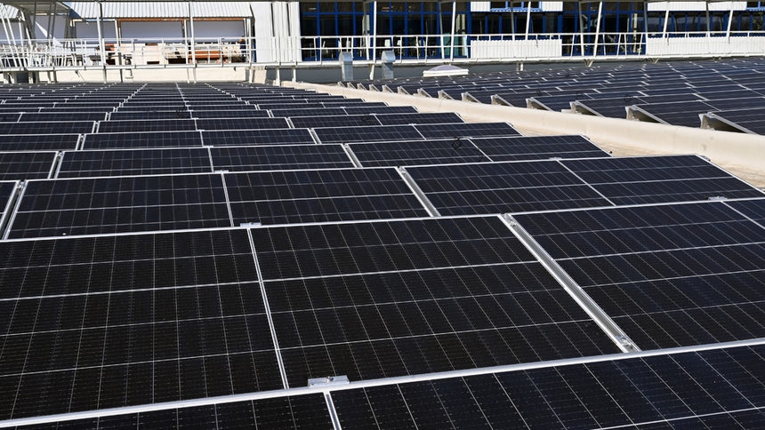 Общинските сгради в София ще използват слънчева енергия Това обяви