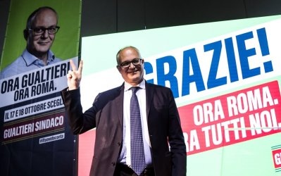 Италианският град Рим има нов кмет съобщи АНСА Това е Роберто