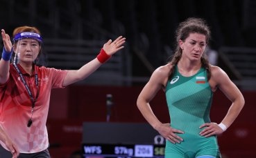 Световната шампионка в борбата Биляна Дудова се качи на върха