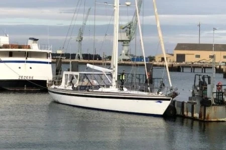 Португалия залови тонове наркотици на яхта в открито море