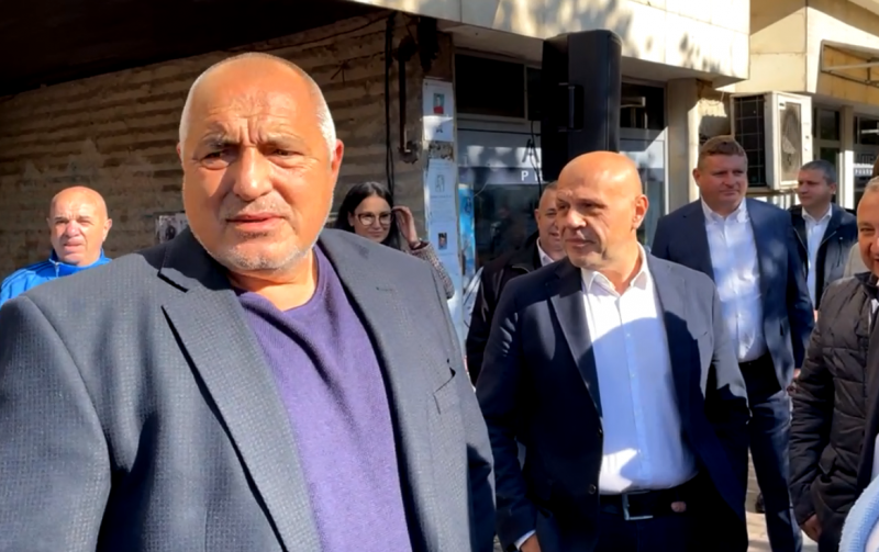 Освен с аплодисмените от своите привърженици лидерът на ГЕРБ Бойко