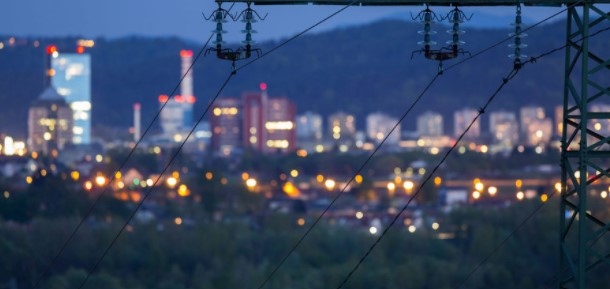 Доставчиците на ток за бита предупреждават че електроенергията за домакинствата