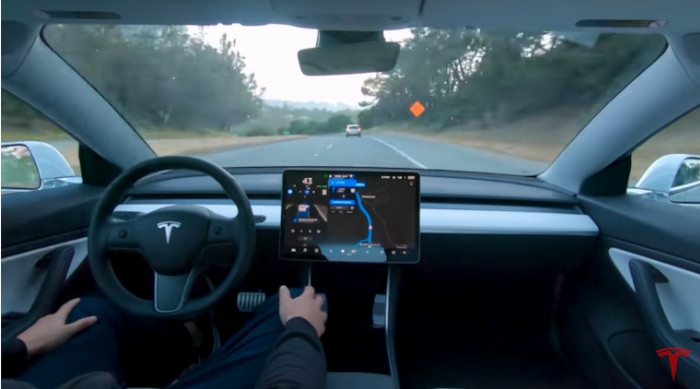 Tesla непрекъснато подобрява своята система за автопилот, наскоро, както вече