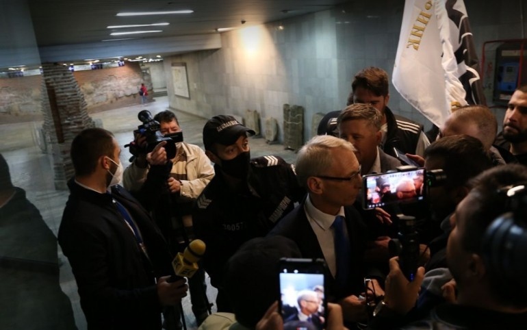 Има задържан за инцидента при който беше нападнат министърът на