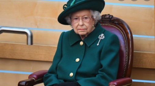 Кралица Елизабет II е прекарала нощта срещу четвъртък в болница