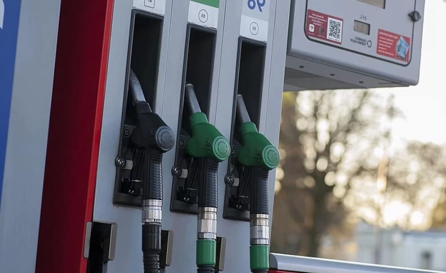Цената на литър бензин у нас ще стигне 2,50 лева