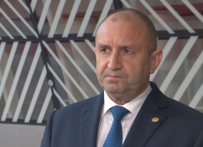 Президентът свиква служебните министри на среща заради разпространението на COVID-19 у нас