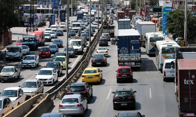 Гръцката столица Атина въвежда ограничение за движението на автомобили, съобщи