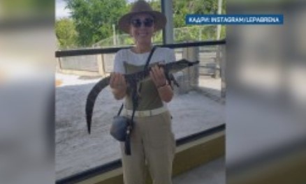Лепа Брена отбеляза рождения си ден с бебе алигатор в