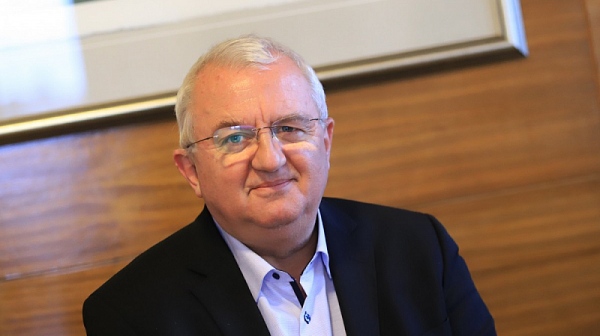 Ние на картата стоим в тъмночервено А туризмът много се