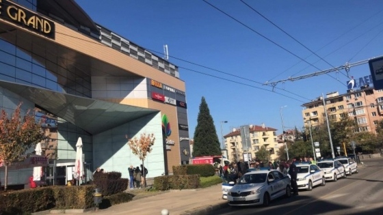 Няколко души се опитаха да нахлуят в столичния мол Парк