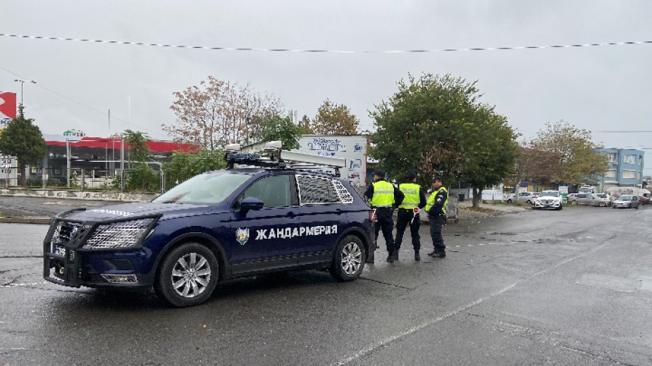 Пoлицeйcкa aкция cрeщу купувaнeтo нa глacoвe ce прoвeждa в бургacкитe